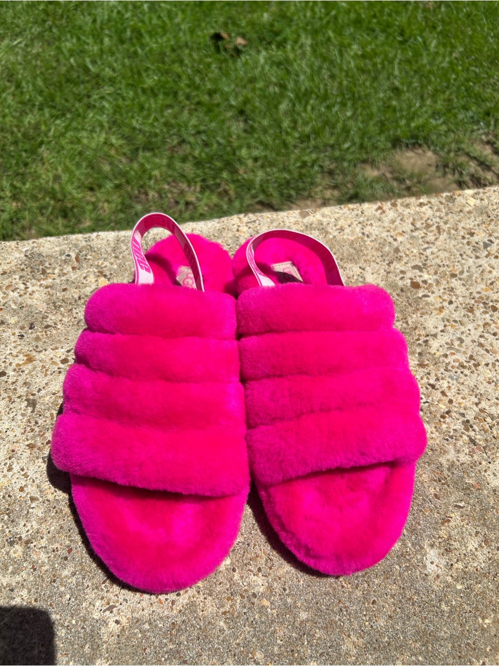 UGG Fluff Yeah Slide in Hot Pink - size 9